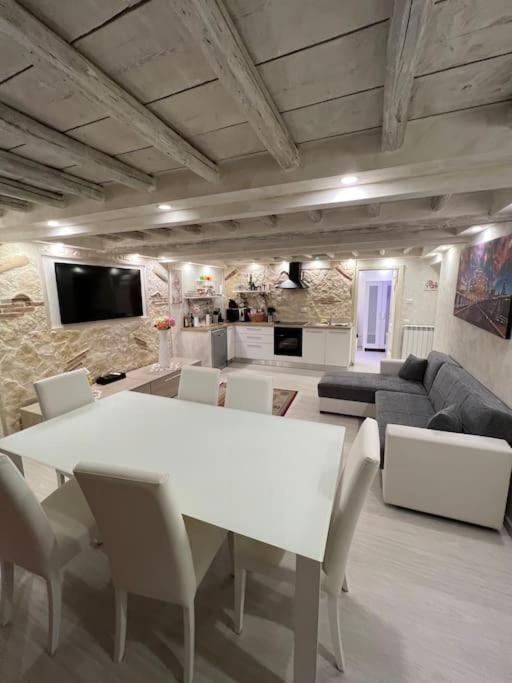 Apartment Historic Center, 800 Meters From The Trevi Fontain Rom