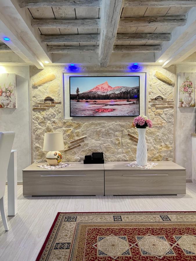 Historic Center, 800 Meters From The Trevi Fontain Apartment Rom