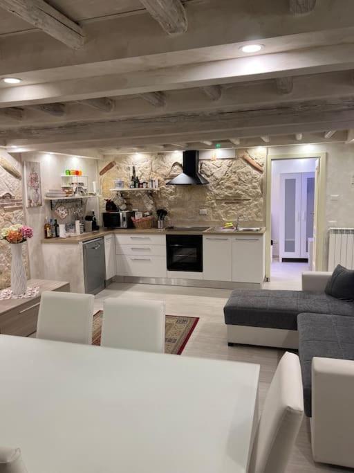 Appartamento Historic Center, 800 Meters From The Trevi Fontain *